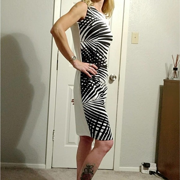 Sleeveless black & white sheath dress - Picture 3 of 8